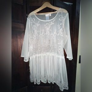 LOGO sheer, beige,‎ and bordered top size 1 X